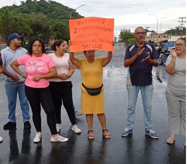 Con protesta vecinos de San Blas en Valencia exigieron restablecimiento de servicio eléctrico